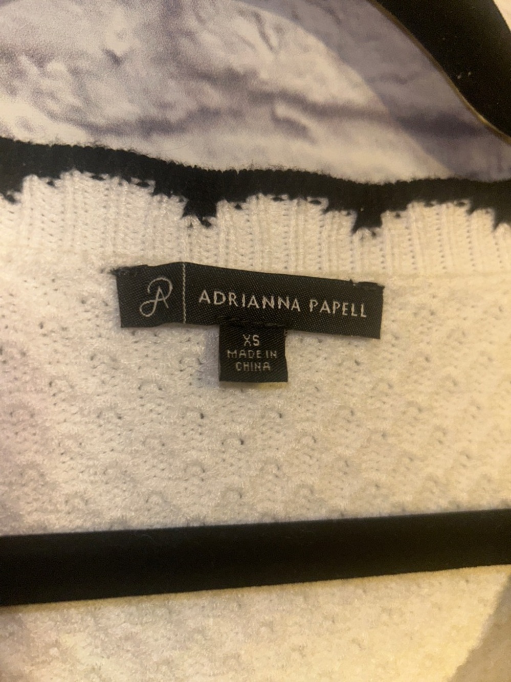 Adriana Papell White Textured Scalloped V-Neck Cardigan with Black Trim - Picture 4 of 7